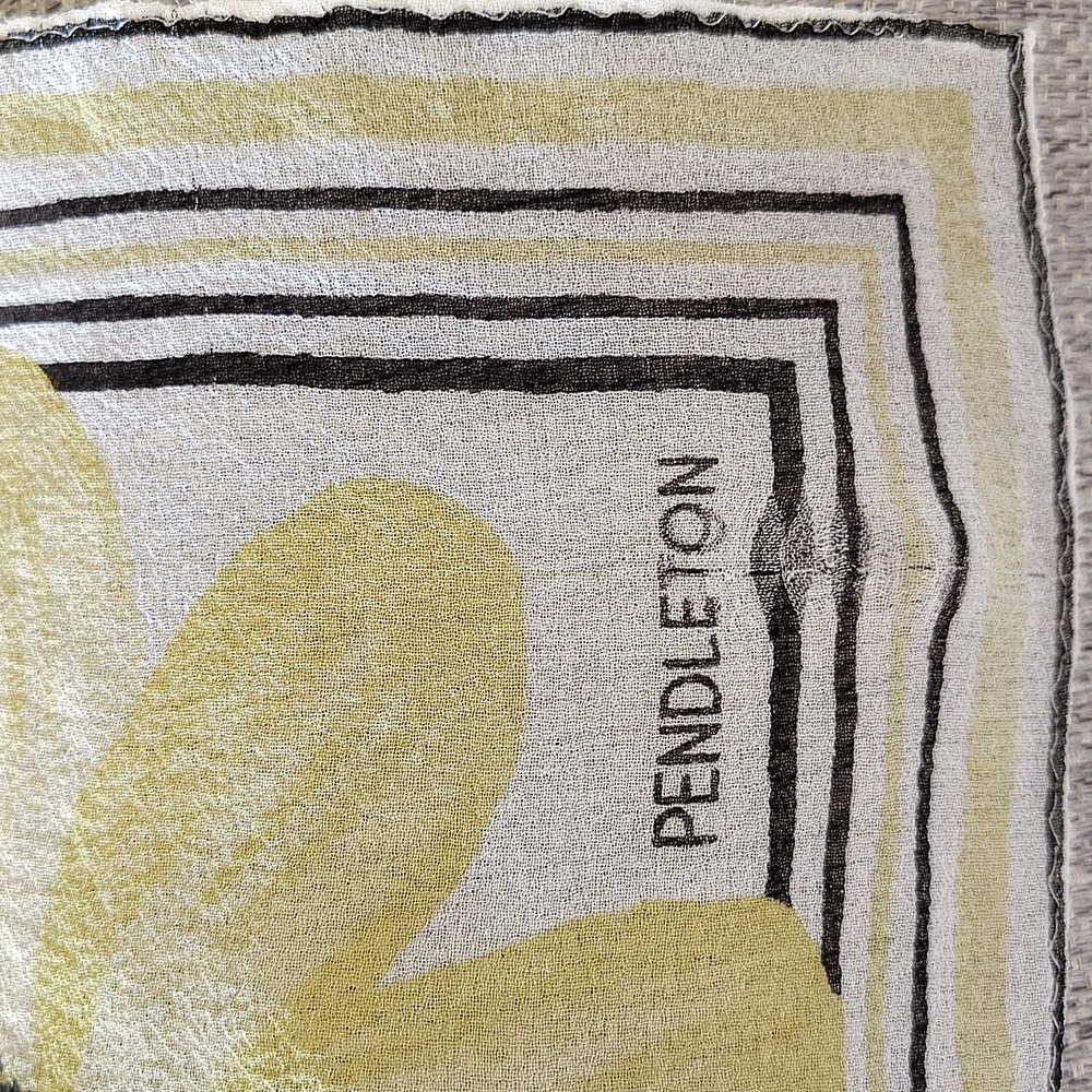 💛 Pendleton Silk Scarf. Yellow with Flowers. - Picture 7 of 8